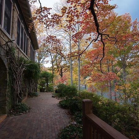 Lodge On Lake Lure Bagian luar foto