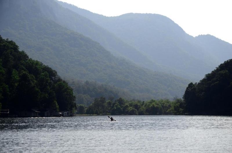 Lodge On Lake Lure Bagian luar foto